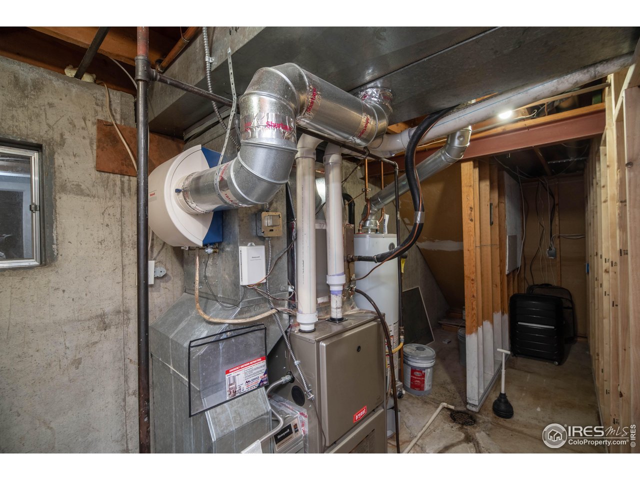 10879 West 65th Way Arvada, CO 80004 - Photo 19 of 39 a view of entryway