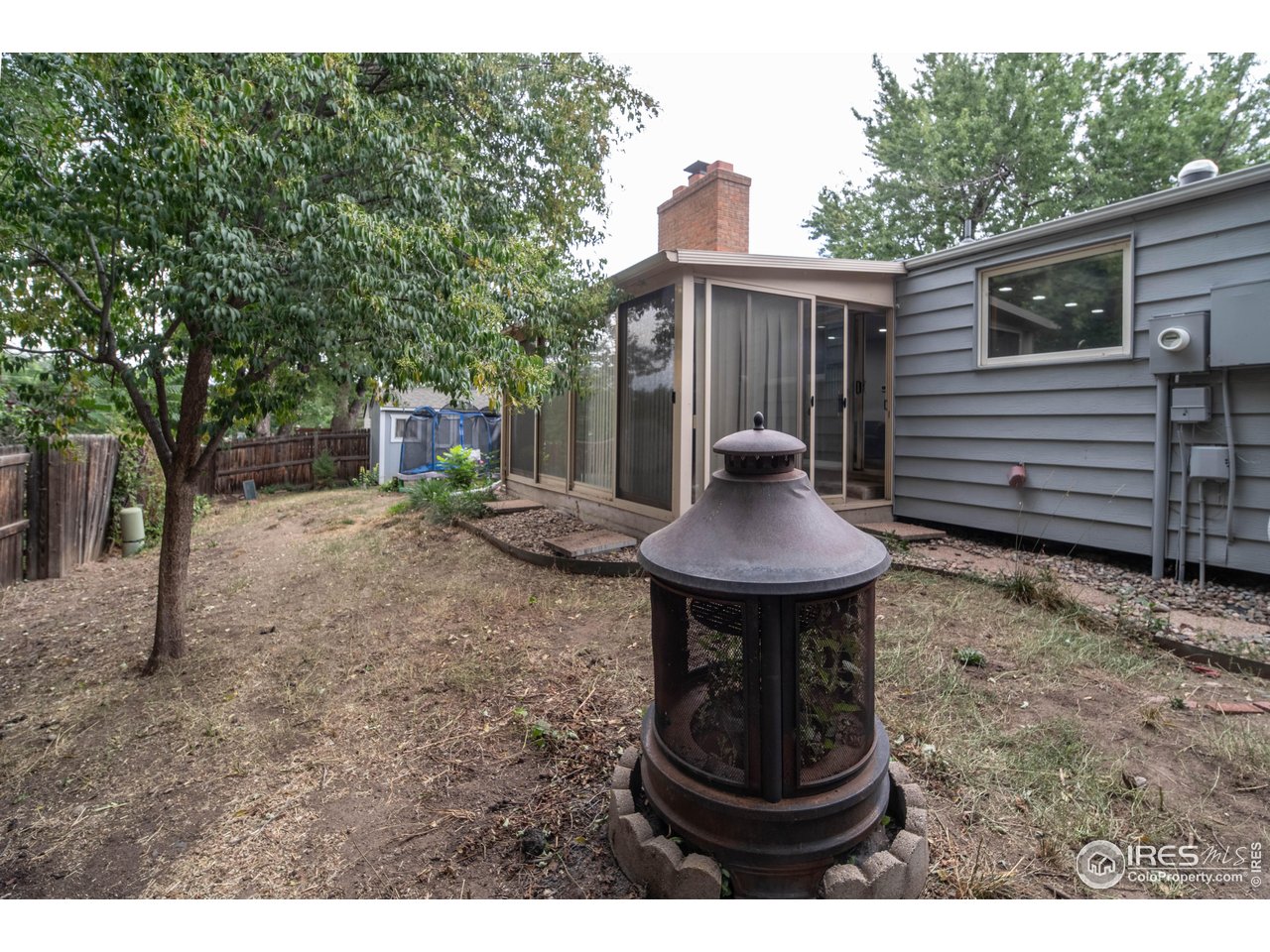 10879 West 65th Way Arvada, CO 80004 - Photo 35 of 39 a backyard of a house with table and chairs
