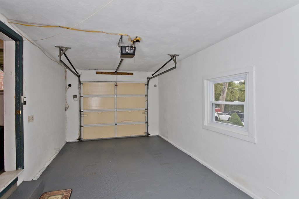 62 Mayfair Avenue Springfield, MA 01104 - Photo 8 of 35 Gallery Image 8