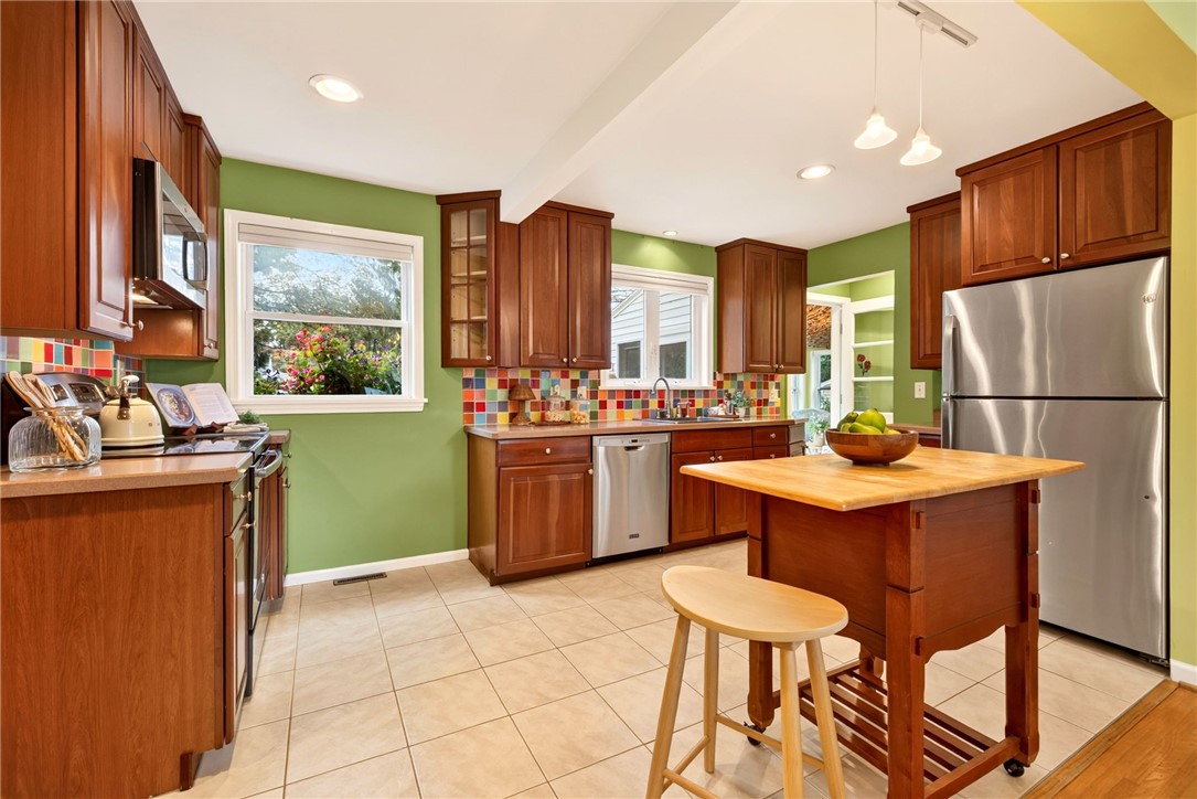 41 Rock Beach Road Irondequoit, NY 14617 - Photo 11 of 42 Gallery Image 11