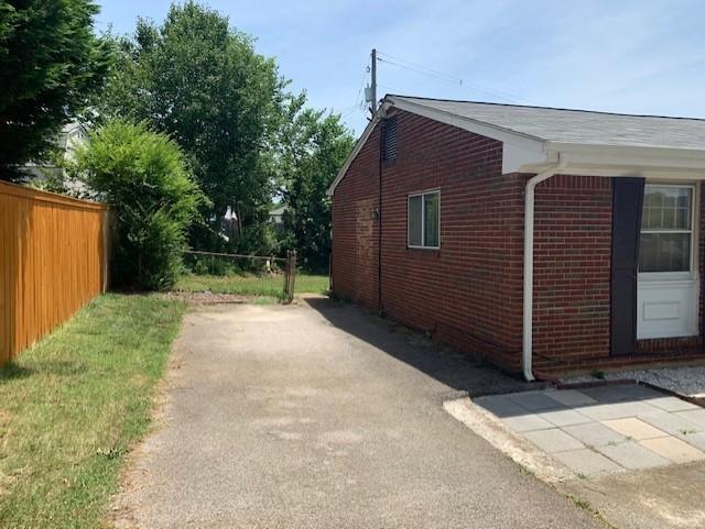 832 Hemlock Road Salem, VA 24153 - Photo 3 of 29 hem2