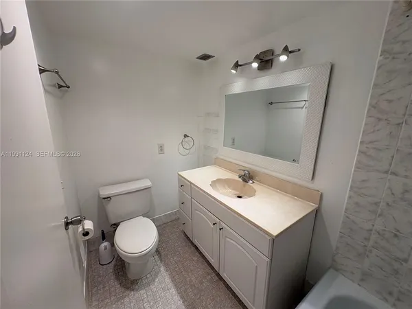 $1,950 | 2750 Northeast 183rd Street, Unit 1912, Aventura, FL 33160