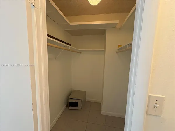 $1,950 | 2750 Northeast 183rd Street, Unit 1912, Aventura, FL 33160