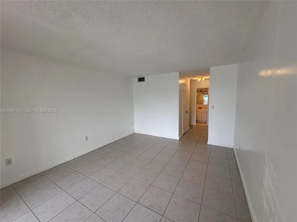$1,950 | 2750 Northeast 183rd Street, Unit 1912, Aventura, FL 33160