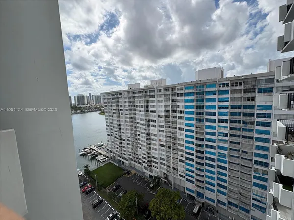 $1,950 | 2750 Northeast 183rd Street, Unit 1912, Aventura, FL 33160