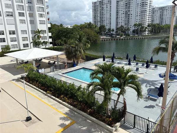 $1,950 | 2750 Northeast 183rd Street, Unit 1912, Aventura, FL 33160