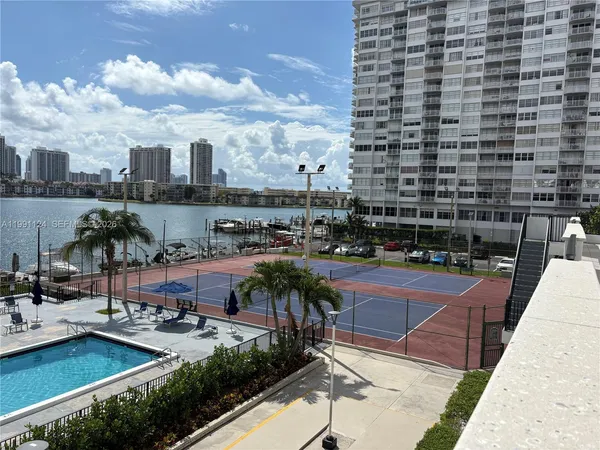 $1,950 | 2750 Northeast 183rd Street, Unit 1912, Aventura, FL 33160