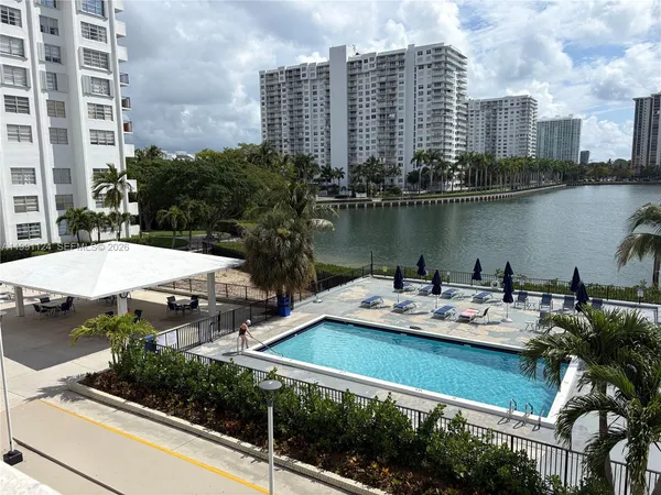 $1,950 | 2750 Northeast 183rd Street, Unit 1912, Aventura, FL 33160