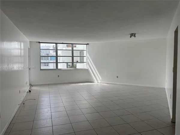 $1,950 | 2750 Northeast 183rd Street, Unit 1912, Aventura, FL 33160