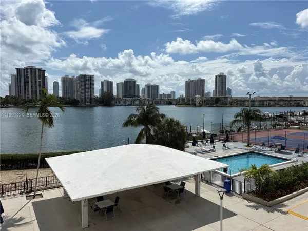 $1,950 | 2750 Northeast 183rd Street, Unit 1912, Aventura, FL 33160