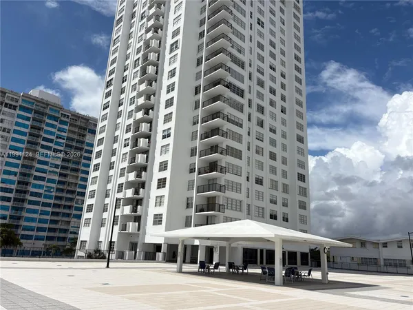 $1,950 | 2750 Northeast 183rd Street, Unit 1912, Aventura, FL 33160