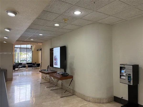 $1,950 | 2750 Northeast 183rd Street, Unit 1912, Aventura, FL 33160