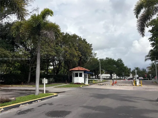 $1,950 | 2750 Northeast 183rd Street, Unit 1912, Aventura, FL 33160