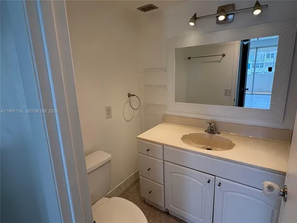 $1,950 | 2750 Northeast 183rd Street, Unit 1912, Aventura, FL 33160