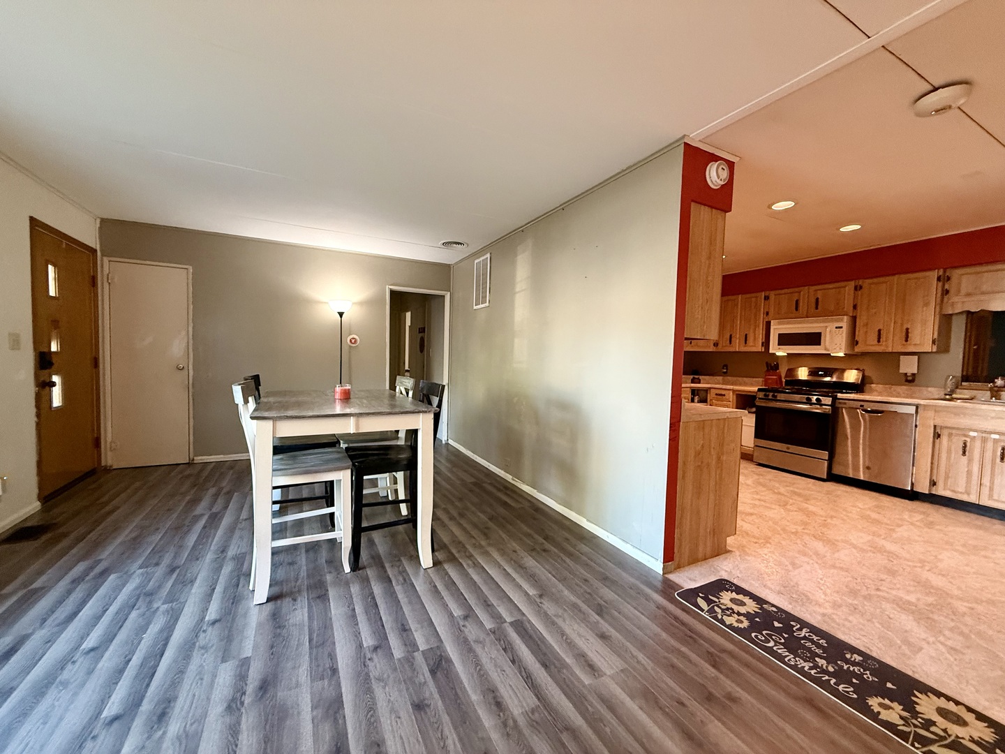 301 South Walnut Street Clinton, IL 61727 - Photo 4 of 27