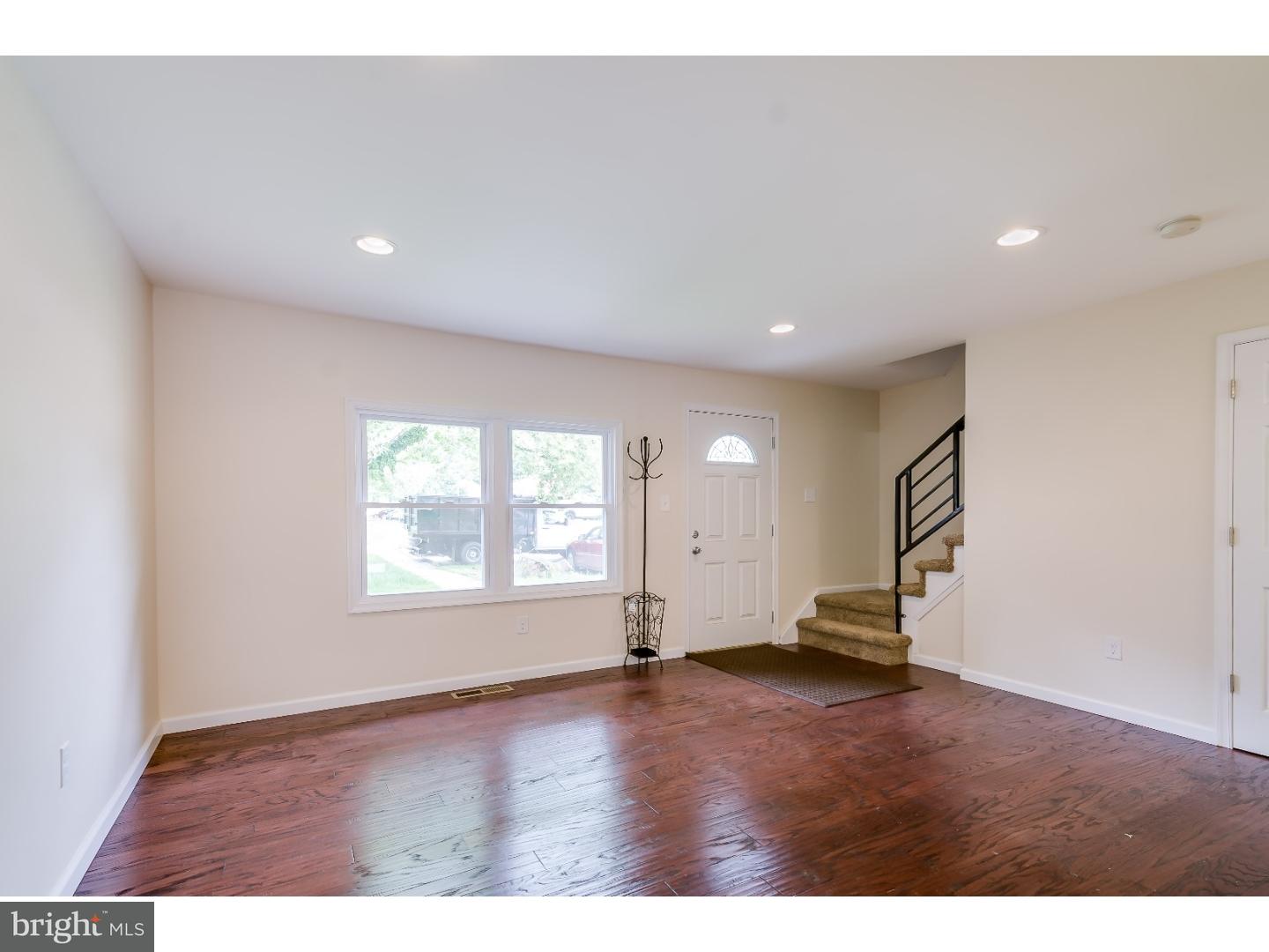16 Rittenhouse Court Willingboro, NJ 08046 - Photo 4 of 21 Living Room