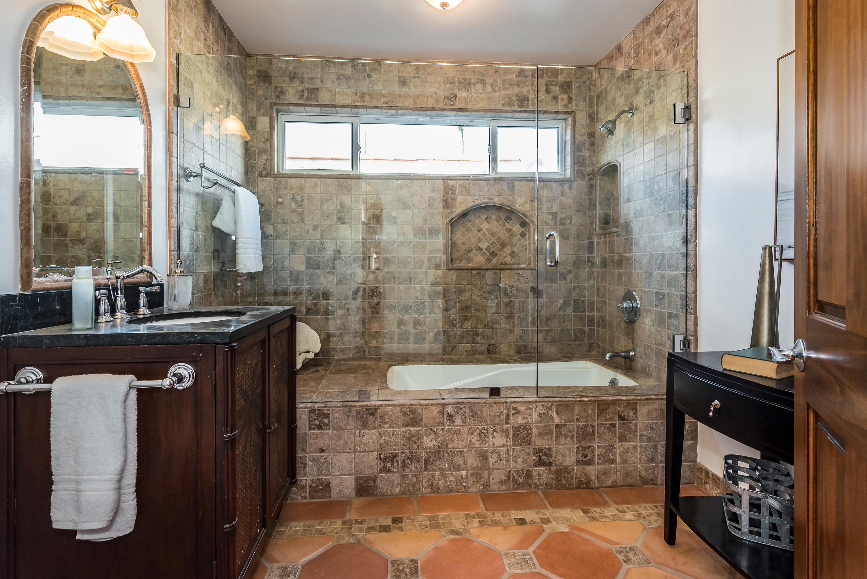 1536 Clearview Road Santa Barbara, CA 93101 - Photo 12 of 20 Bathroom