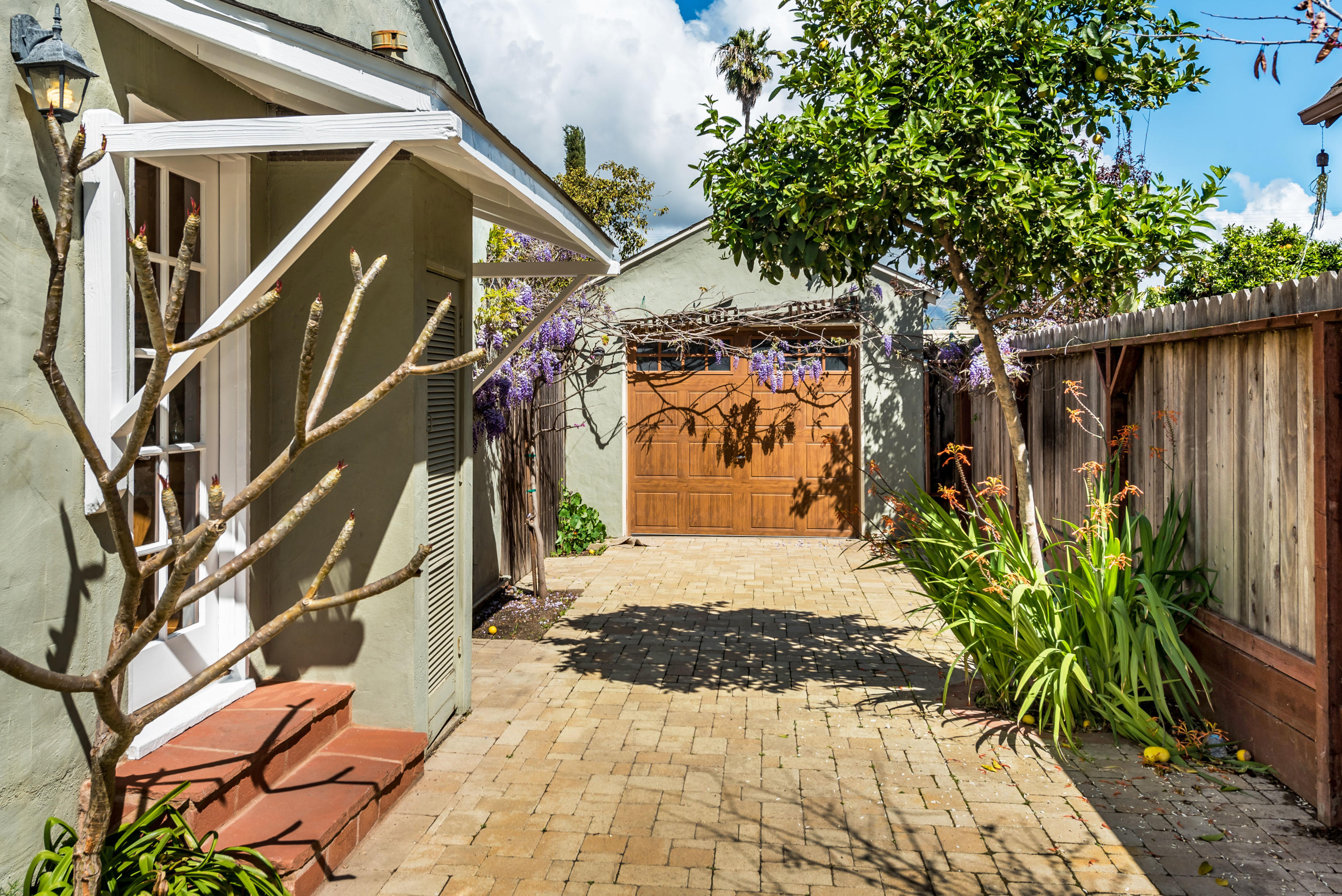 1536 Clearview Road Santa Barbara, CA 93101 - Photo 16 of 20 Side Yard