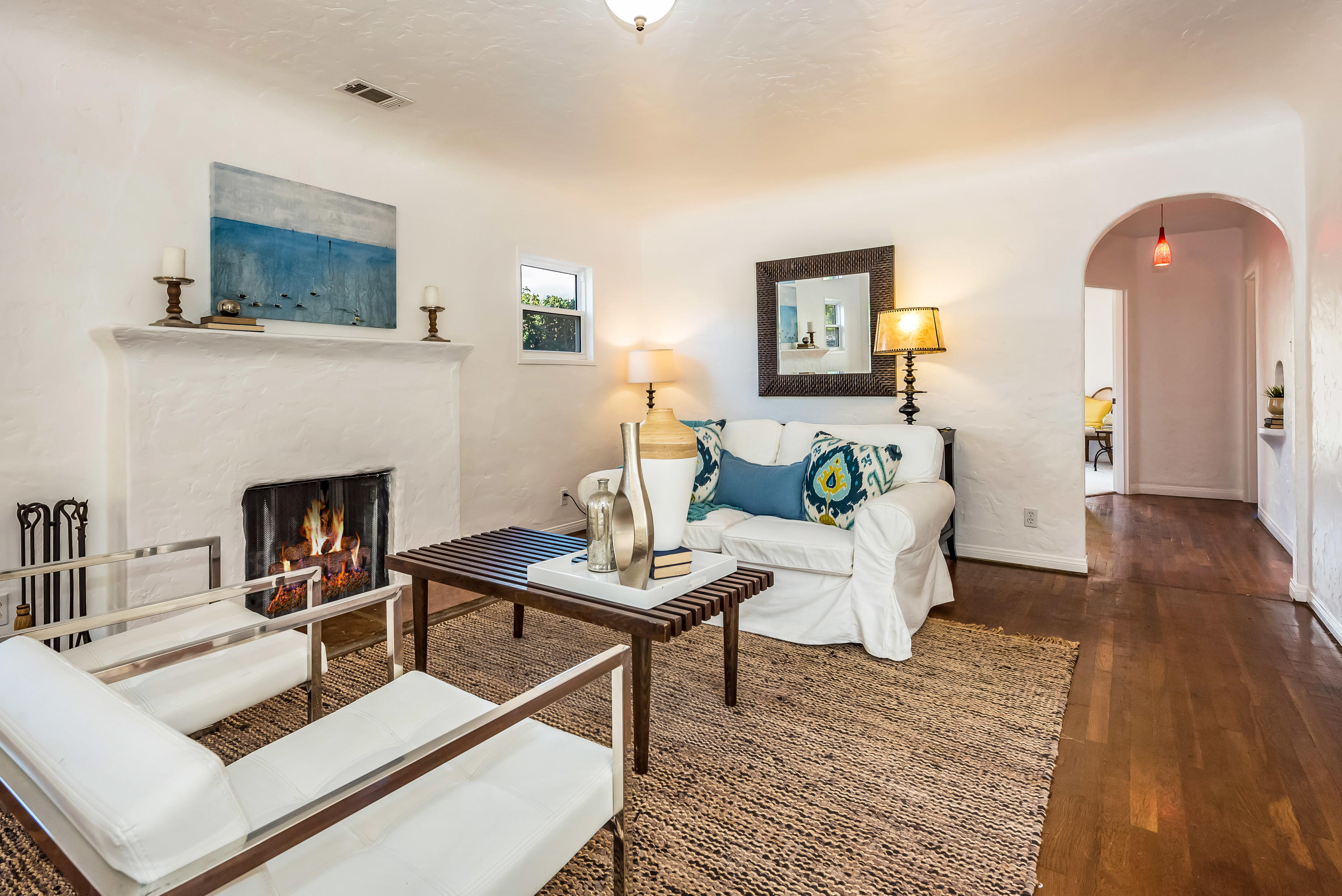 1536 Clearview Road Santa Barbara, CA 93101 - Photo 5 of 20 Living Room