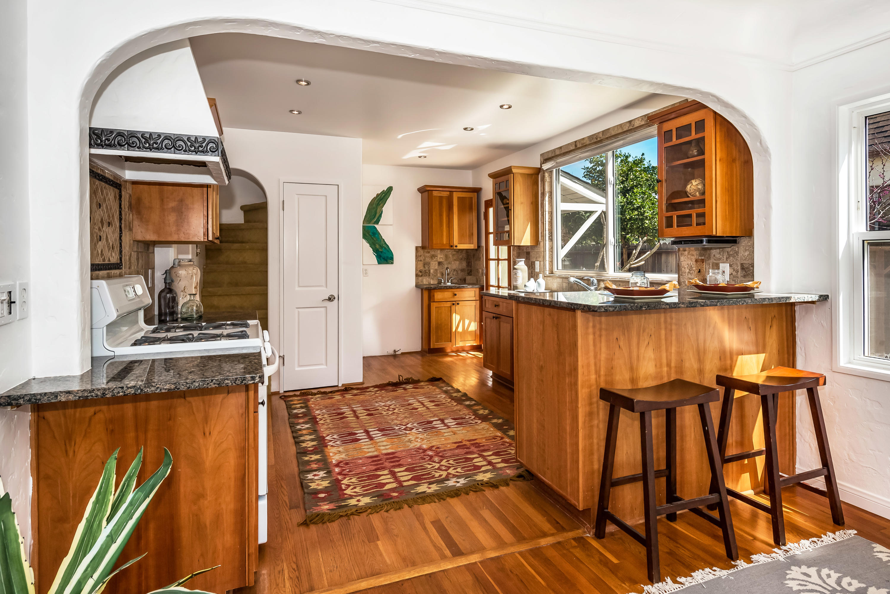 1536 Clearview Road Santa Barbara, CA 93101 - Photo 8 of 20 Kitchen