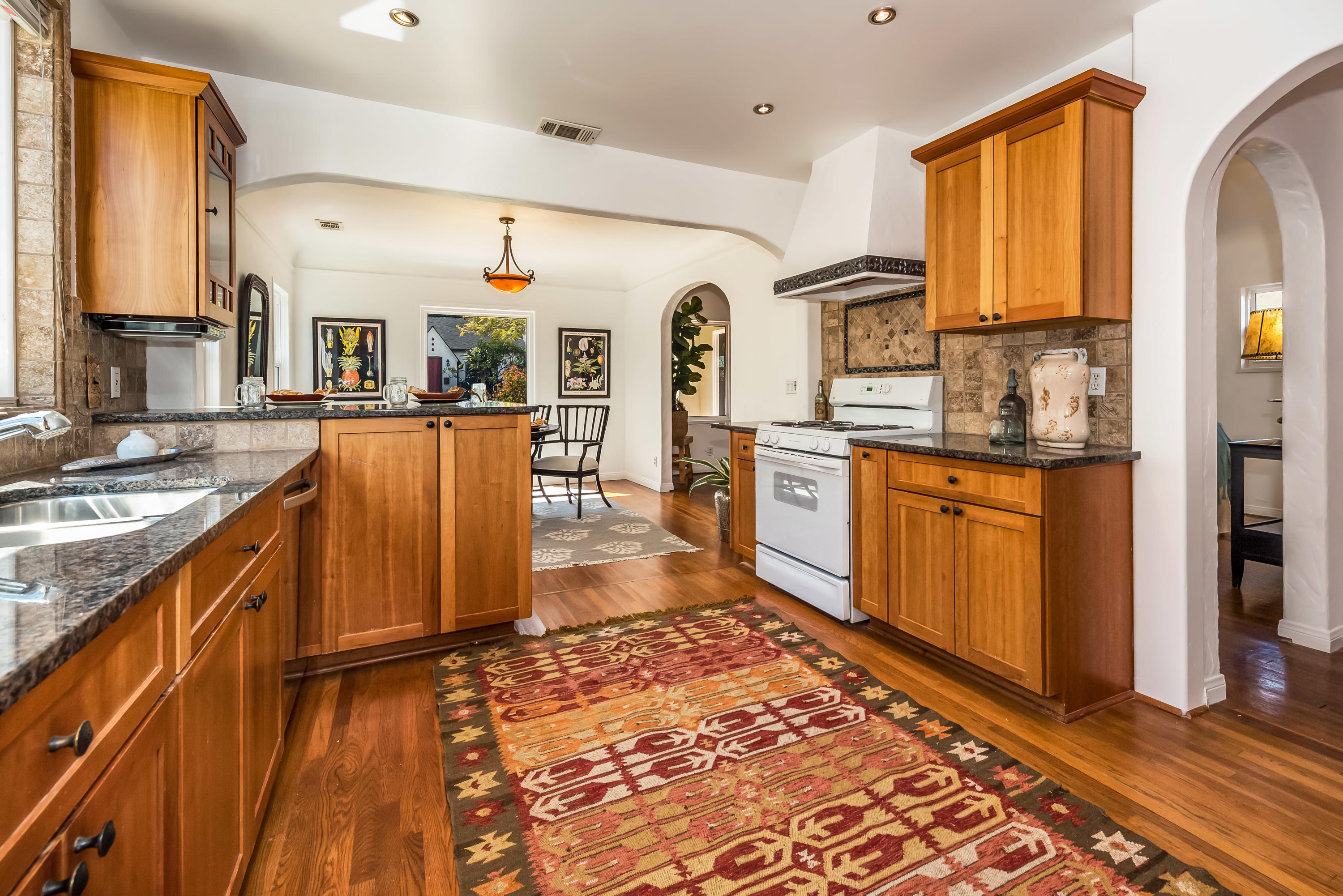 1536 Clearview Road Santa Barbara, CA 93101 - Photo 9 of 20 Kitchen