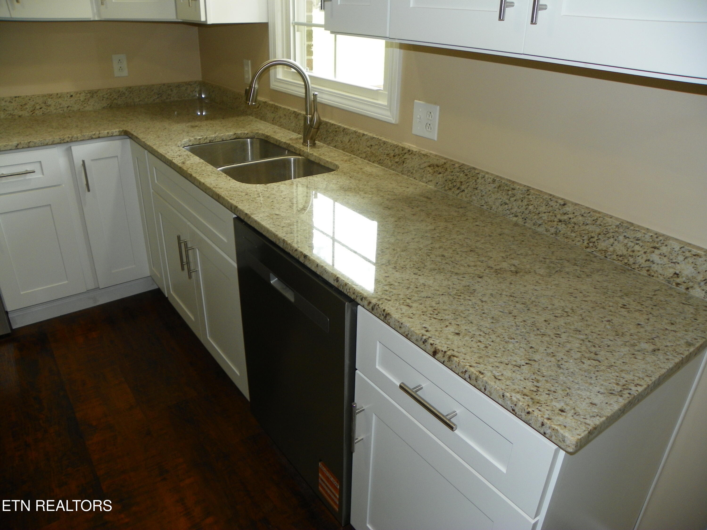 5294 Coal Bank Road Sparta, TN 38583 - Photo 4 of 19 004