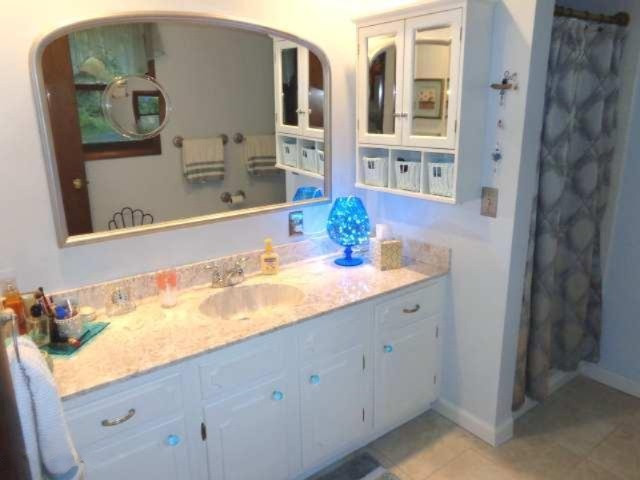 1679 Anderson Road Cassopolis, MI 49031 - Photo 25 of 36 2nd bathroom