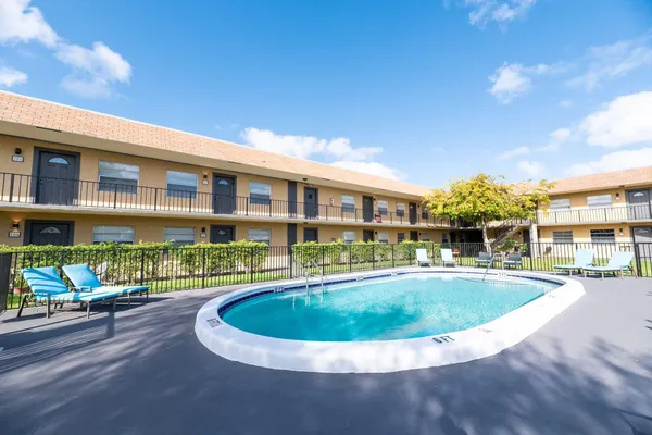 $2,050 | 1401 Northeast 17th Court, Unit 208, Fort Lauderdale, FL 33305