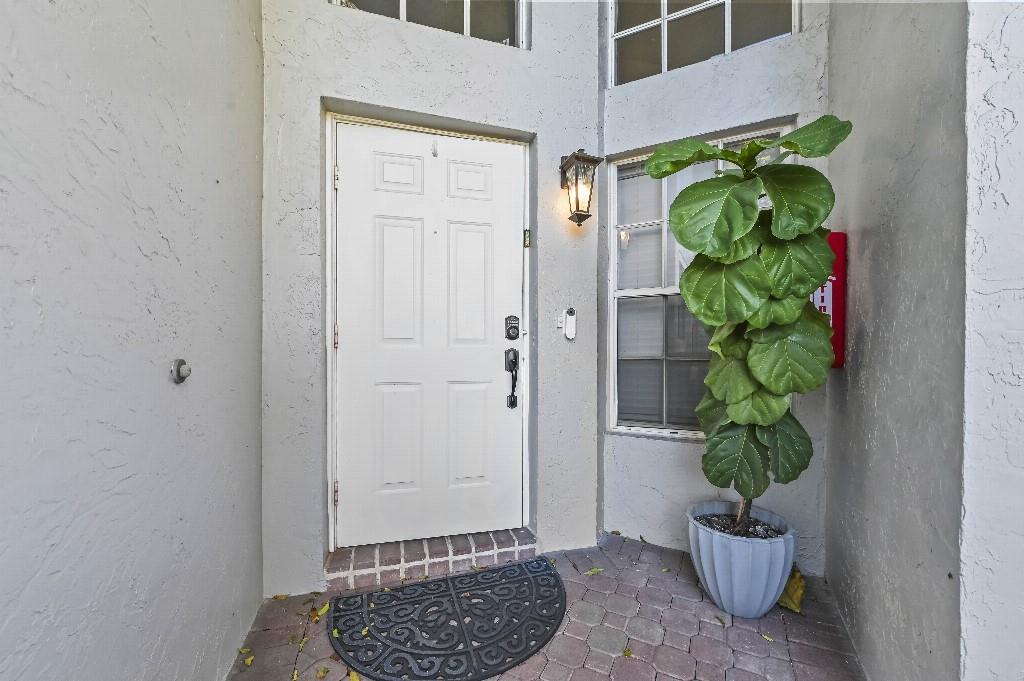 5160 Sabal Gardens Lane, Unit 1 Boca Raton, FL 33487 - Photo 4 of 15