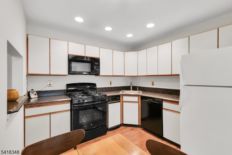 347 Penns Way Bernards, NJ 07920 - Photo 11 of 30