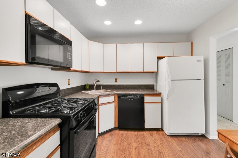 347 Penns Way Bernards, NJ 07920 - Photo 8 of 30