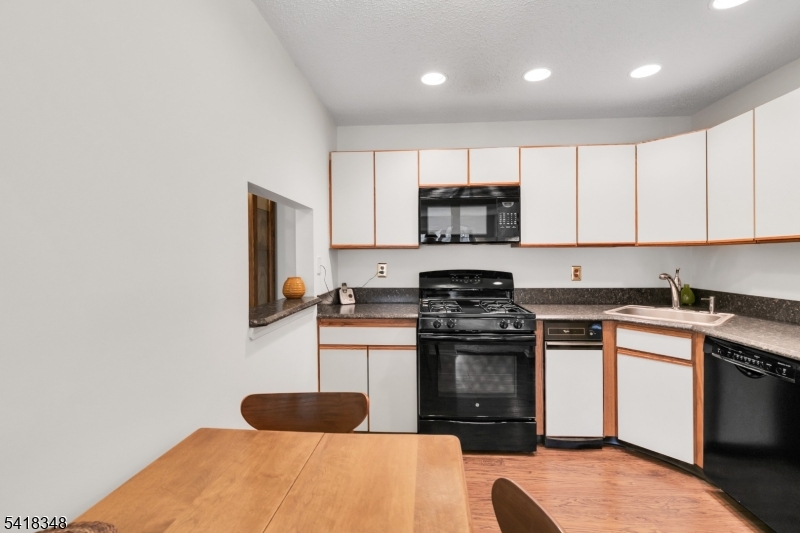 347 Penns Way Bernards, NJ 07920 - Photo 9 of 30