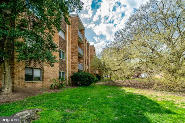 $2,000 | 2904 Kings Chapel Road, Unit 5/16, Falls Church, VA 22042