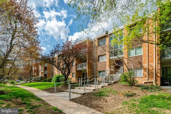 $2,000 | 2904 Kings Chapel Road, Unit 5/16, Falls Church, VA 22042