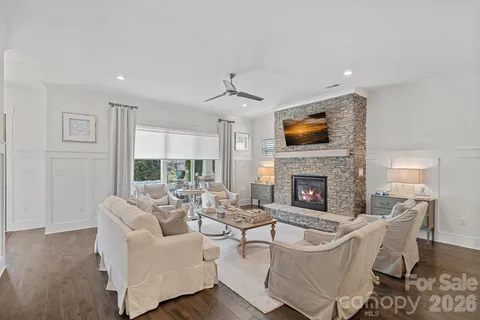 $1,075,000 | 744 Amalfi Drive, Davidson, NC 28036