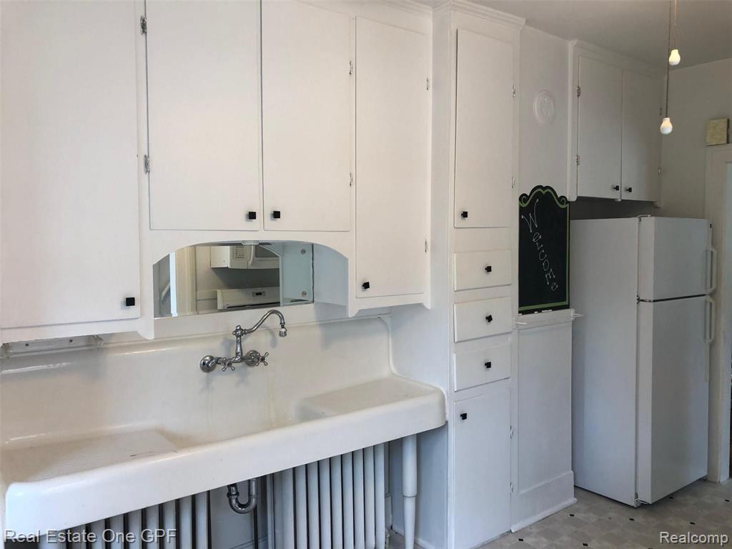 971 Fisher Road Grosse Pointe, MI 48230 - Photo 13 of 36