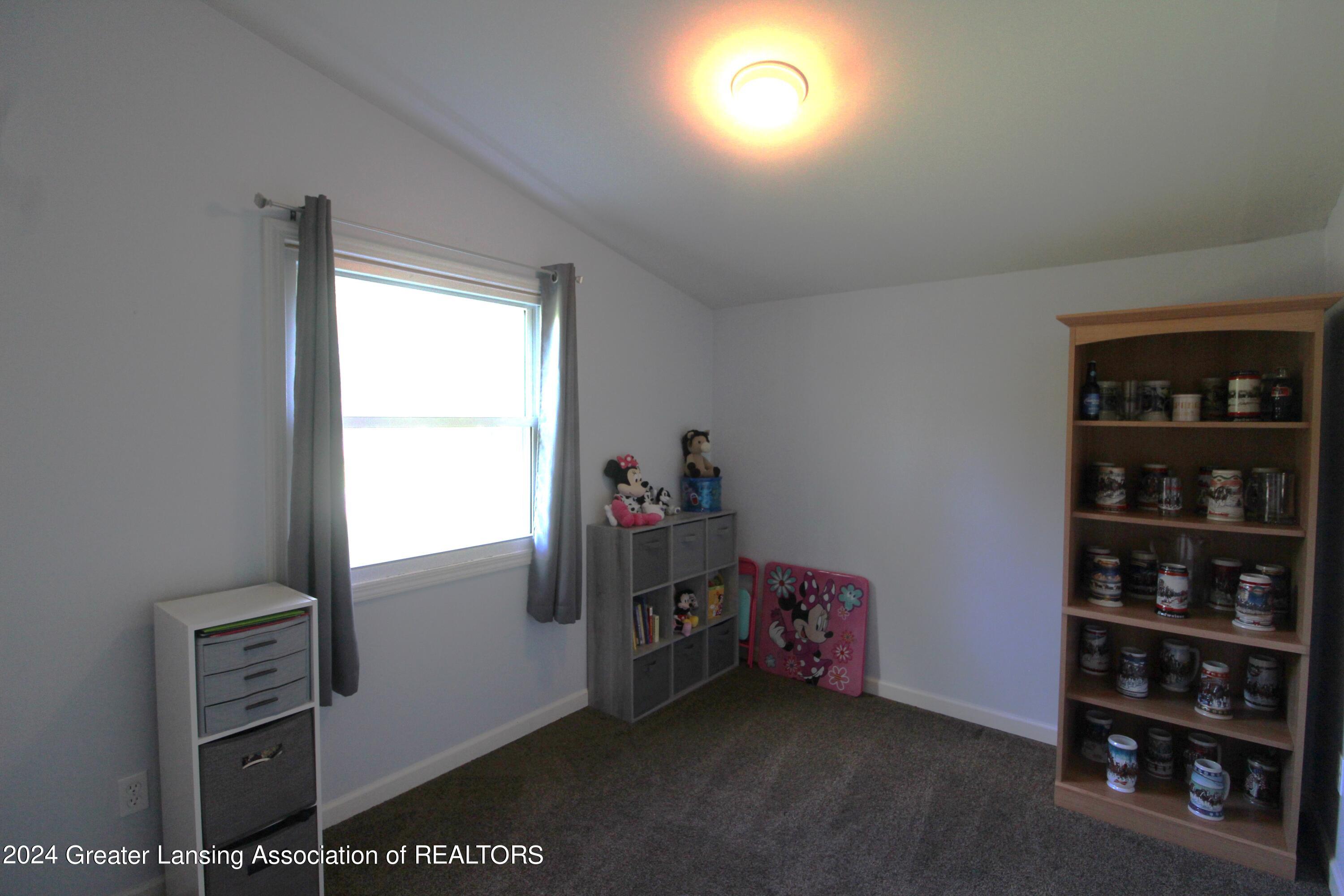 602 Cedarwood Street Dewitt, MI 48820 - Photo 16 of 24 cedar bed 2 2