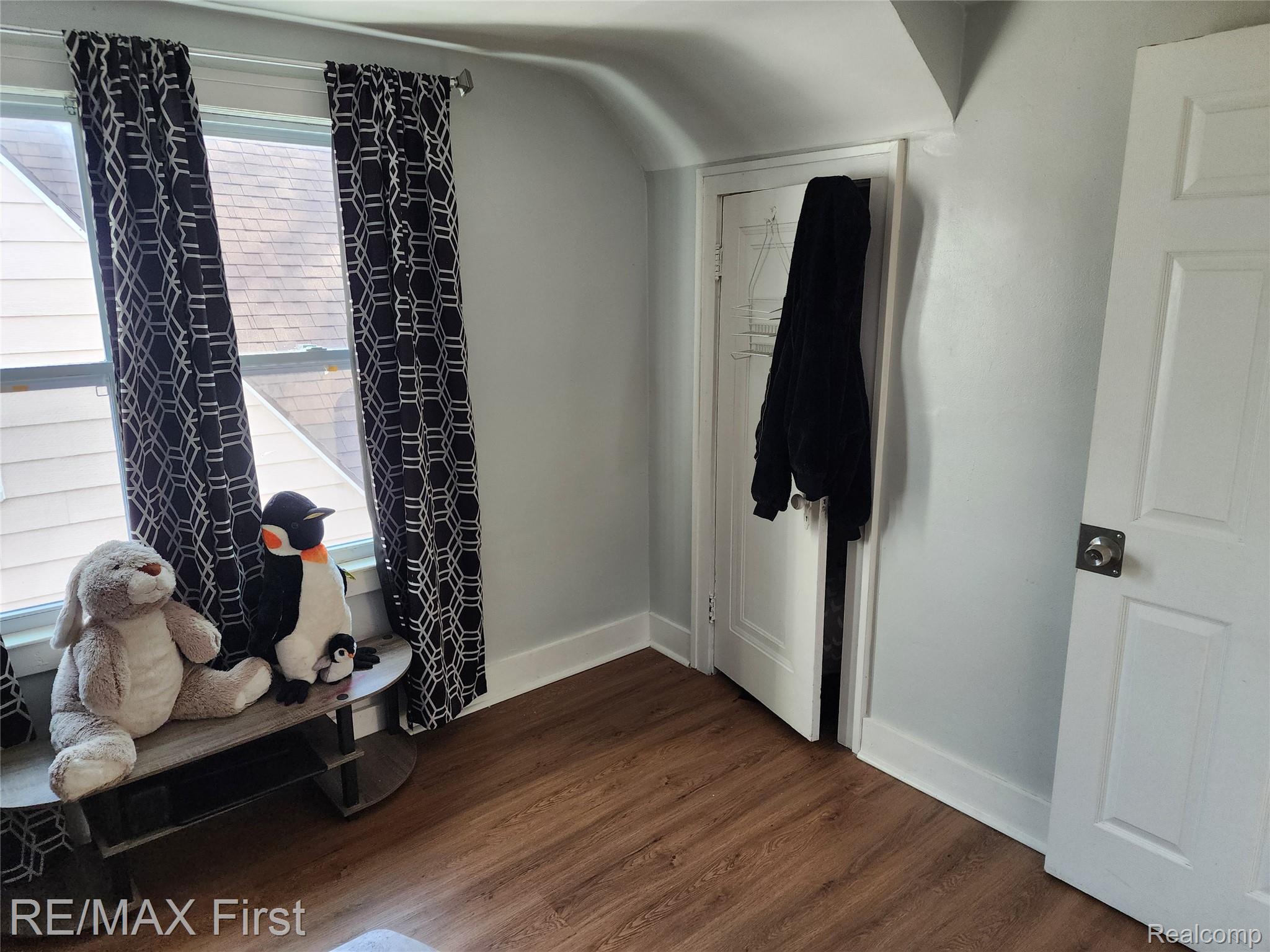 19345 Keystone Street Detroit, MI 48234 - Photo 9 of 15 Foyer featuring baseboards and dark wood-style flooring