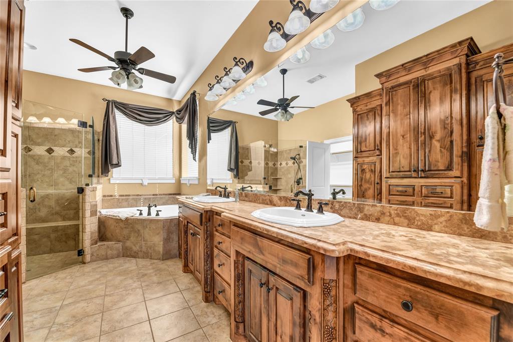 116 McClintock Court Weatherford, TX 76088 - Photo 12 of 38