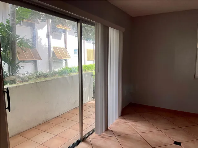 $2,450 | 9456 Southwest 77th Avenue, Unit T4, Miami, FL 33156