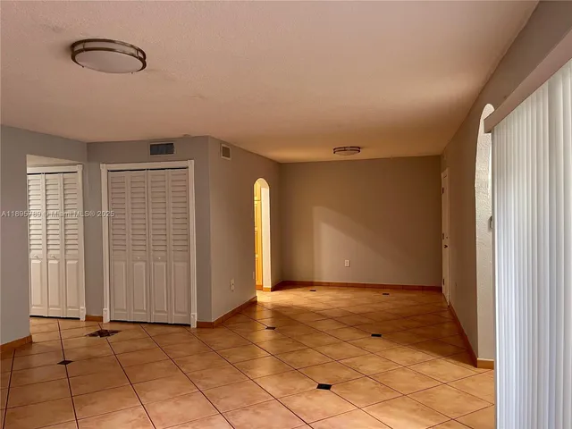 $2,450 | 9456 Southwest 77th Avenue, Unit T4, Miami, FL 33156