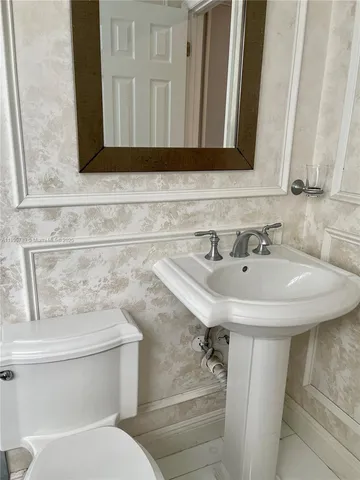 $2,450 | 9456 Southwest 77th Avenue, Unit T4, Miami, FL 33156