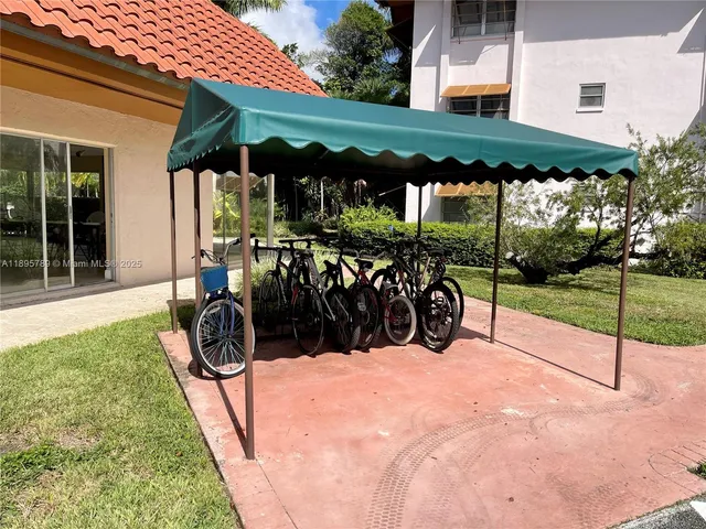 $2,450 | 9456 Southwest 77th Avenue, Unit T4, Miami, FL 33156