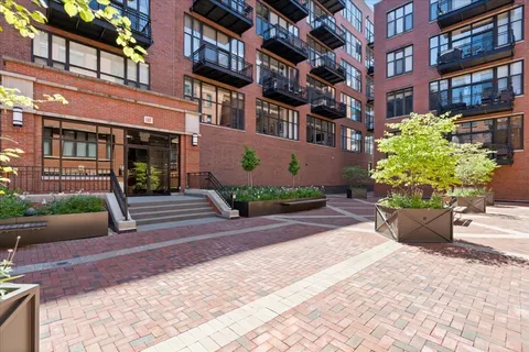 $575,000 | 333 West Hubbard Street, Unit 605, Chicago, IL 60654