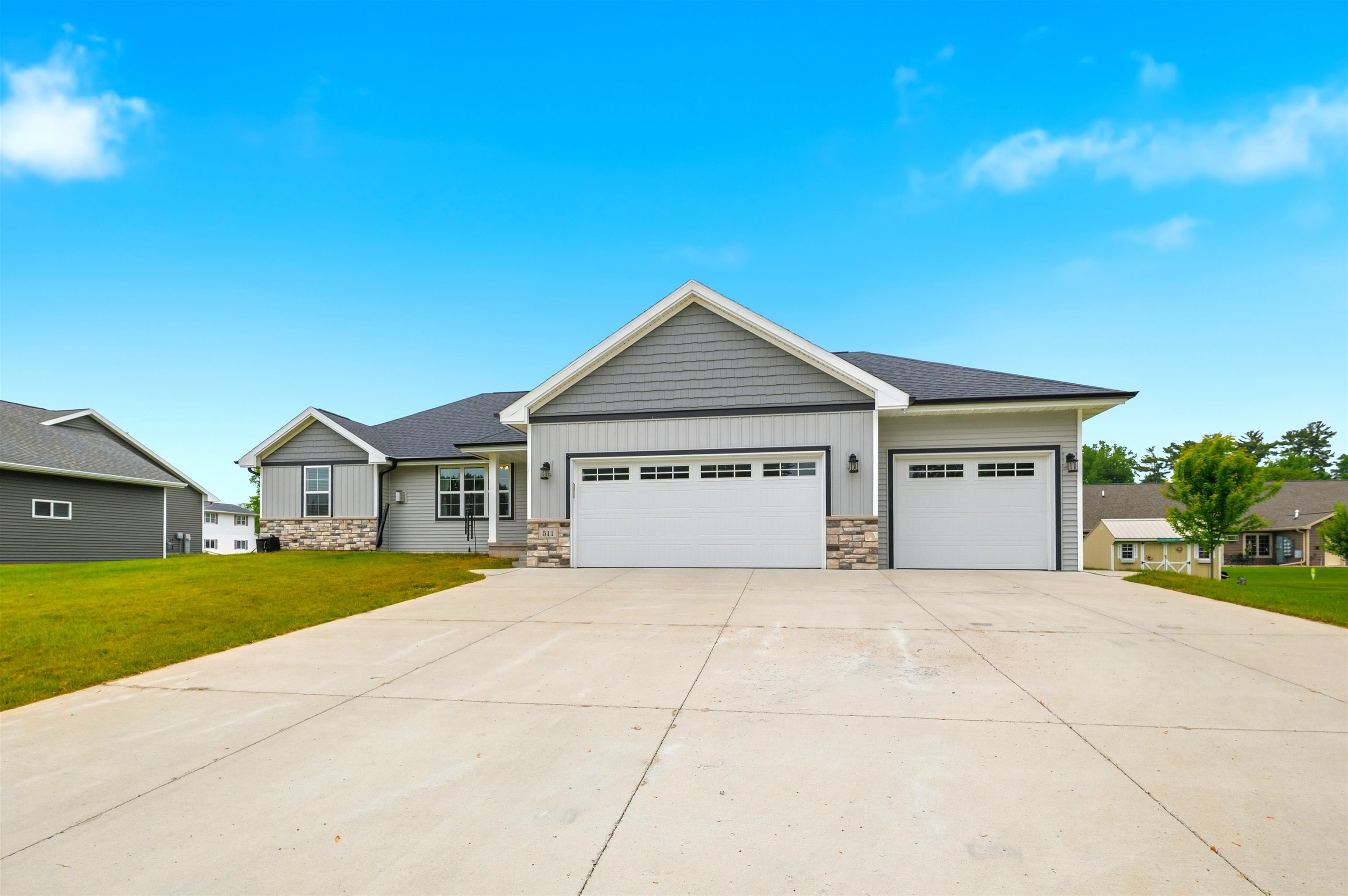 511 Adams Street Oconto, WI 54153 - Photo 3 of 42