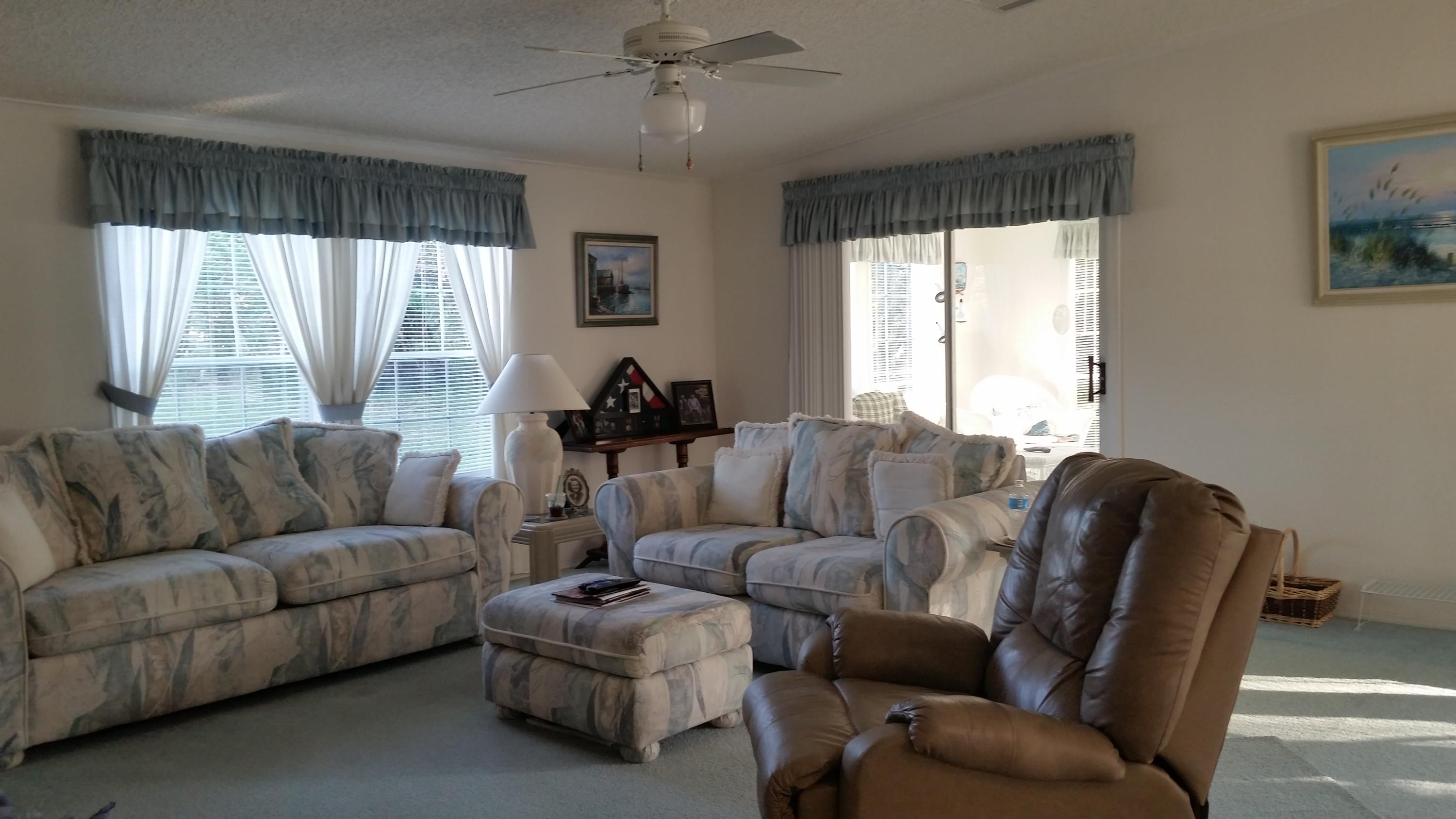 511 Thames Bluff Ridge, Unit C35 Fort Pierce, FL 34982 - Photo 3 of 11 Living Room