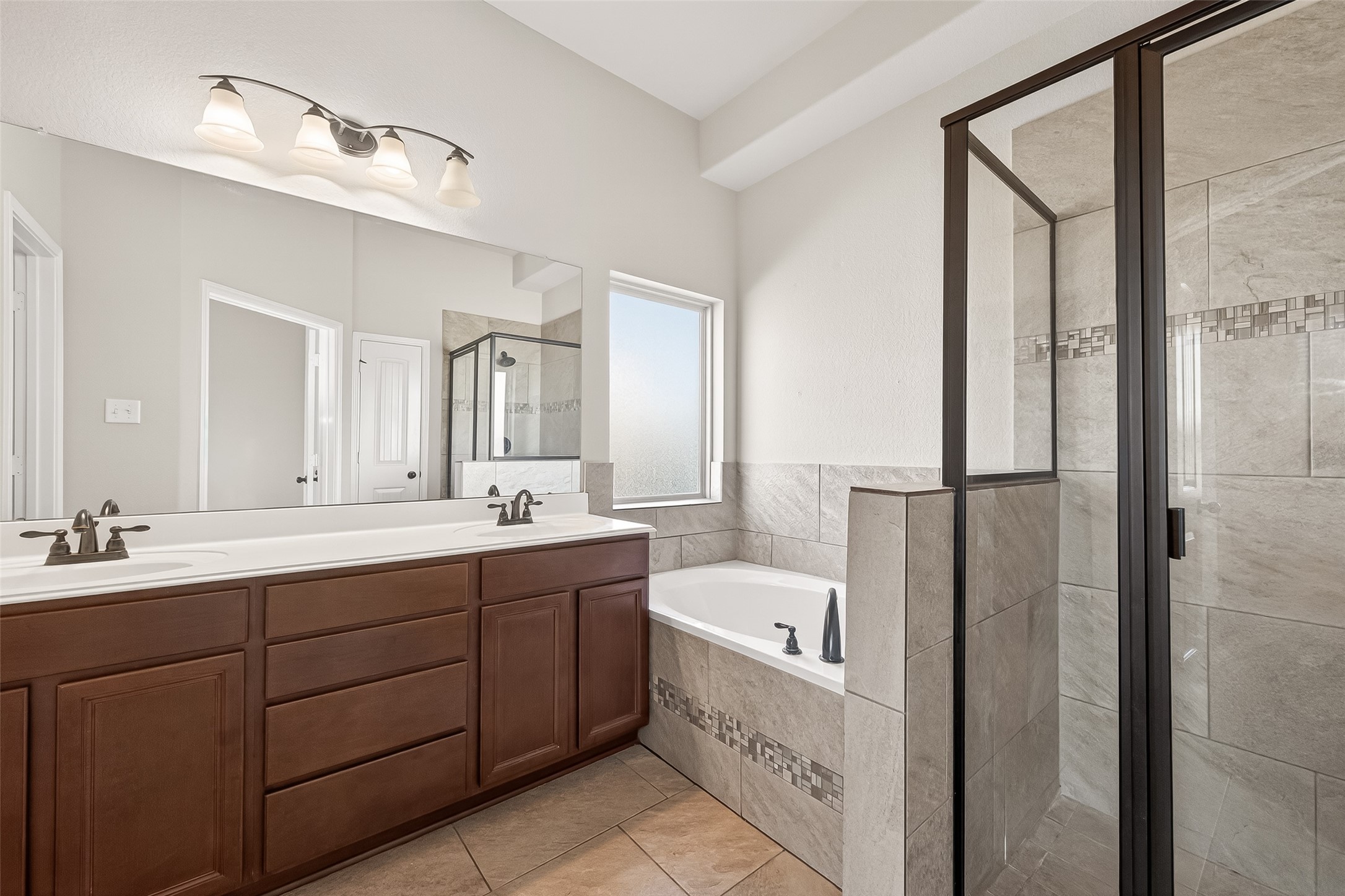 5819 Watford Bend Rosenberg, TX 77471 - Photo 22 of 47 primary bathroom