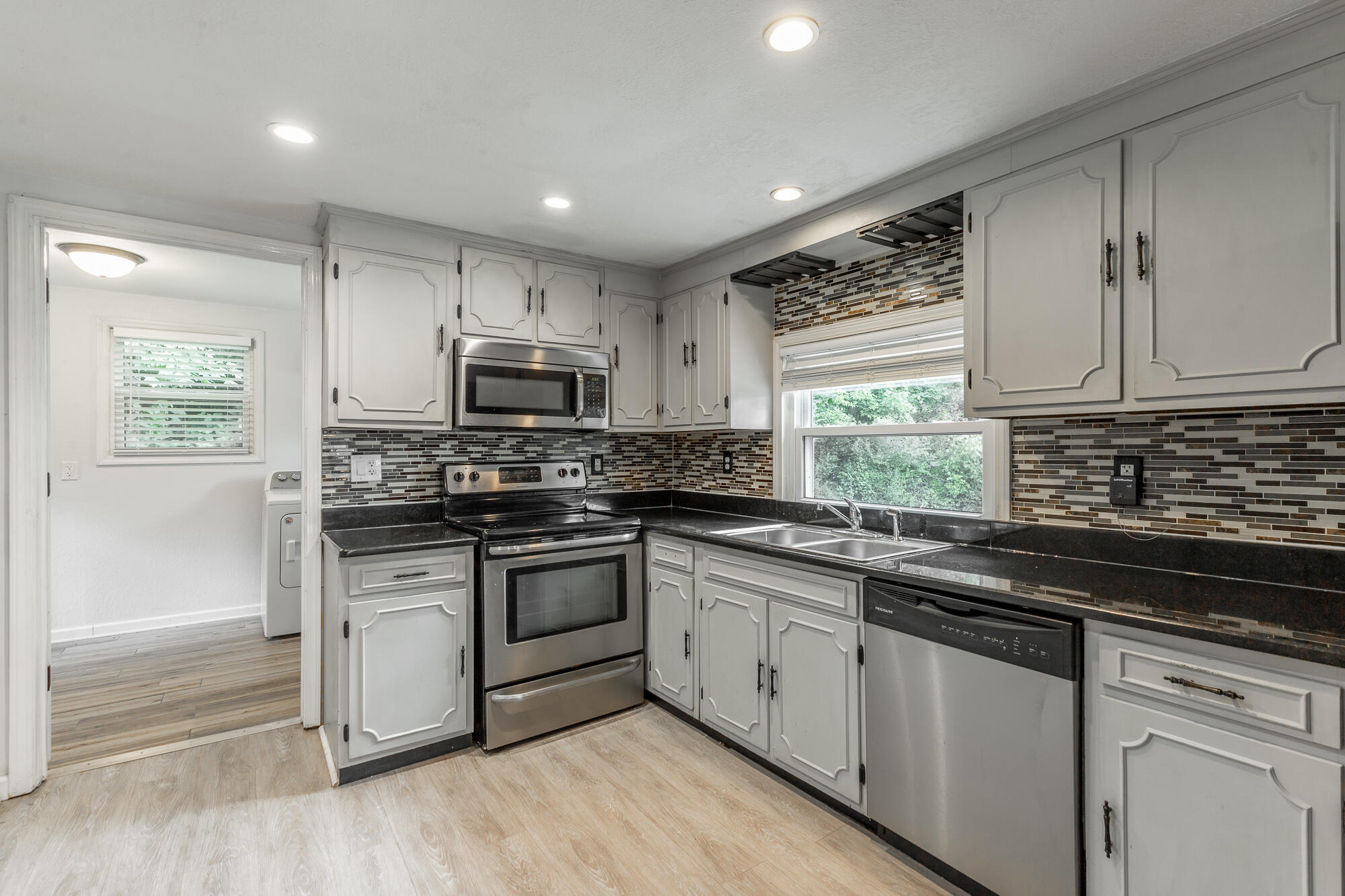 6582 Fairview Road Hixson, TN 37343 - Photo 14 of 34 6582 Fairview Road HD-22