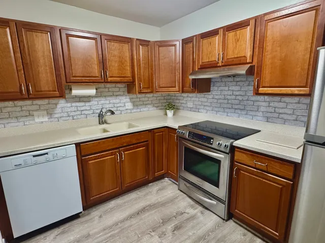 $189,900 | 141 North La Grange Road, Unit 504, La Grange, IL 60525