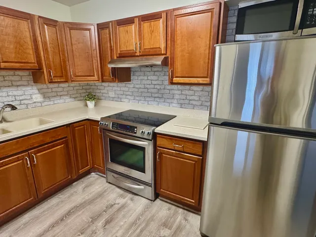 $189,900 | 141 North La Grange Road, Unit 504, La Grange, IL 60525